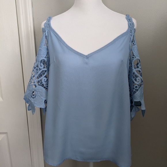 Cold shoulder lace sleeve top - Picture 8 of 8
